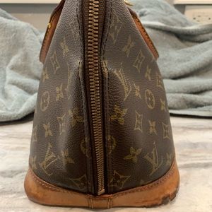 Louis Vuitton alma monogram